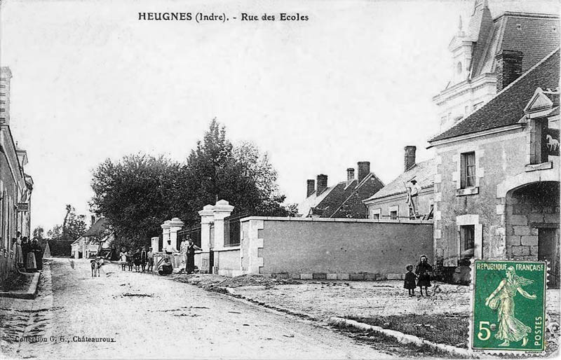 CPA_Heugnes_RueEcoles