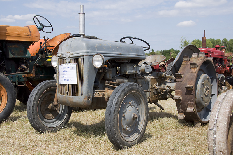 1945-Ford-2N-USA-24Cv