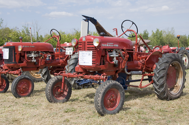 1954-Farmall-Cub-France