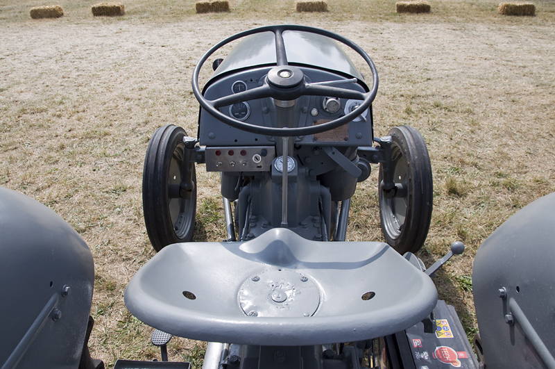 1956-Ferguson-TEF20-France-28Cv-02