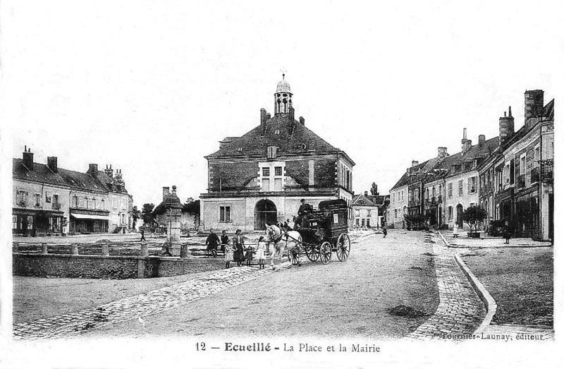 CPA_Ecueille_LaPlaceEtMairie