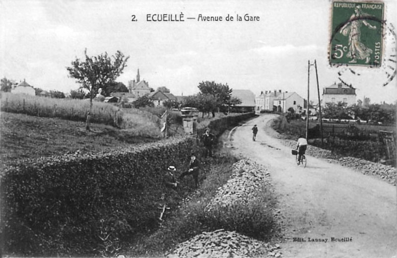 CPA_Ecueillé_AvenuedelaGare