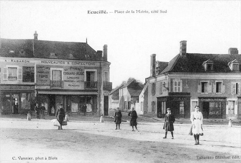 CPA_Ecueillé_PlaceMairieSud