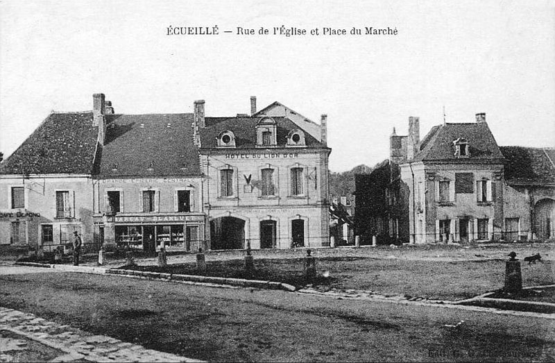 CPA_Ecueillé_RueEglisePlaceMarché