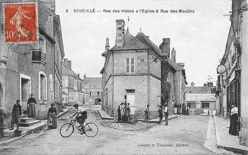 CPA_Ecueillé_RueHalleRueMoulins