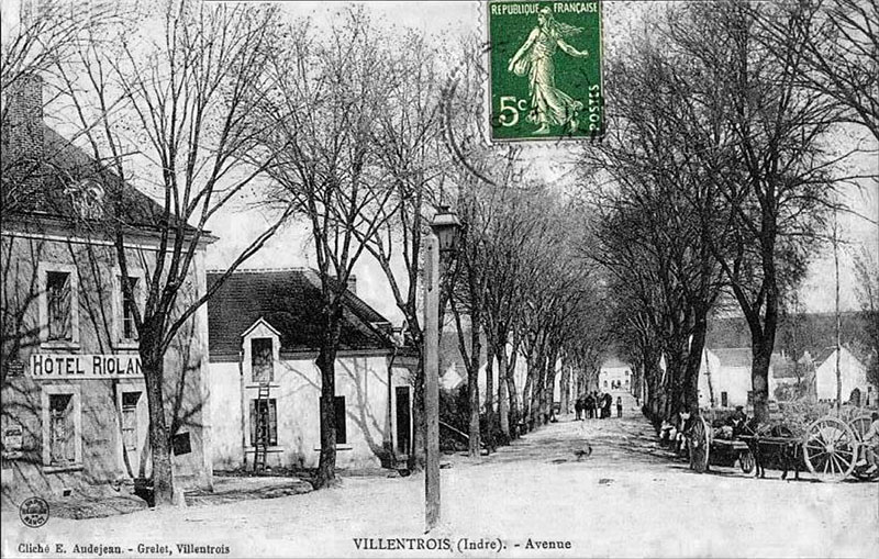 CPA_Villentrois_Avenue.Chateau03