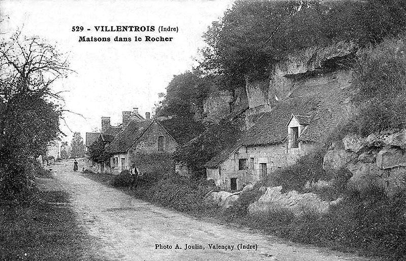 CPA_Villentrois_Maison.Dans_.Rocher