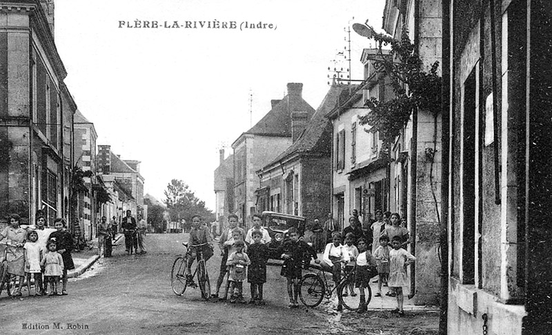 CPA_Fléré-la-Rivière_LeBourg